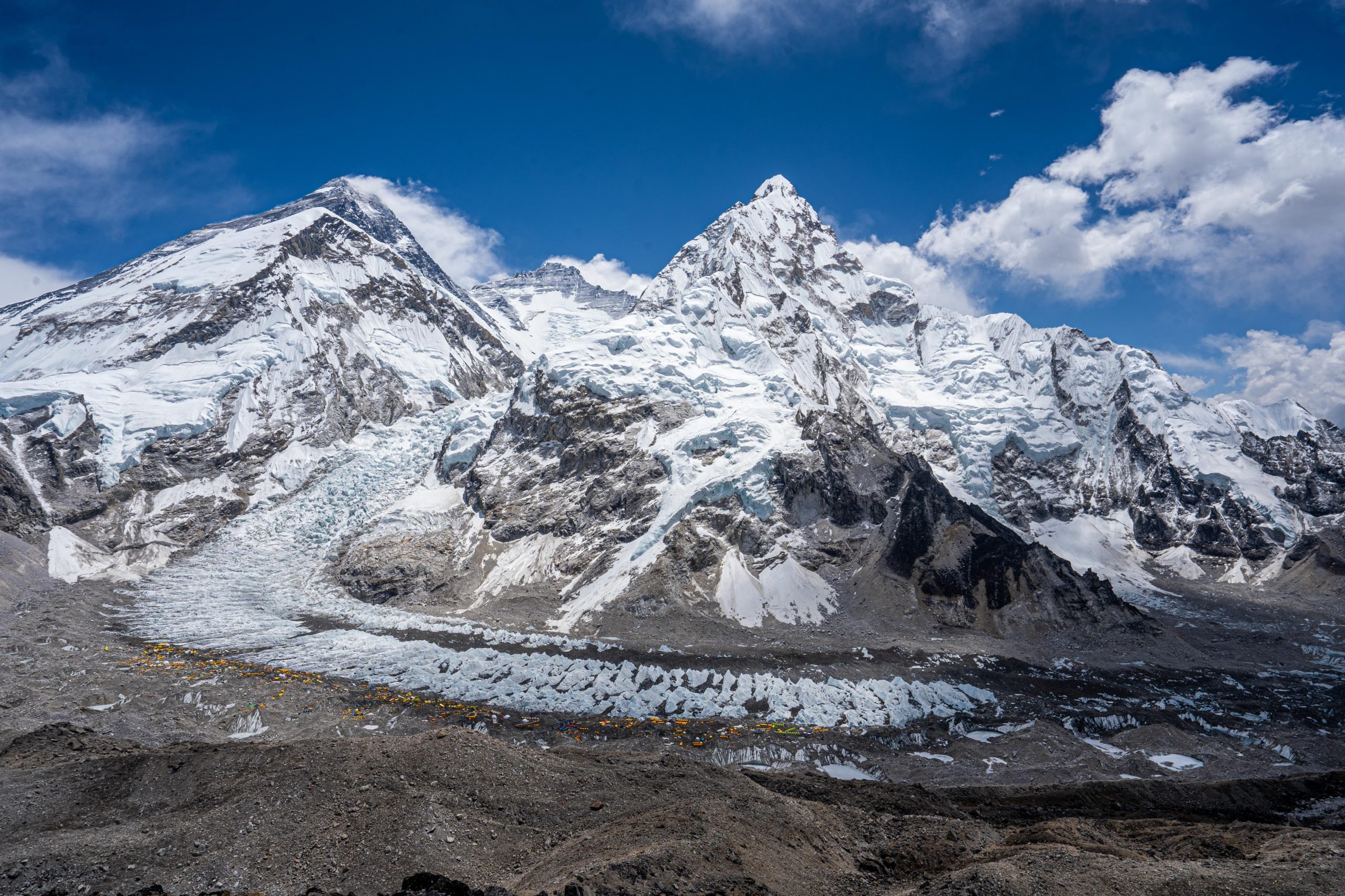 Nepal issues a record 454 permits for Everest
